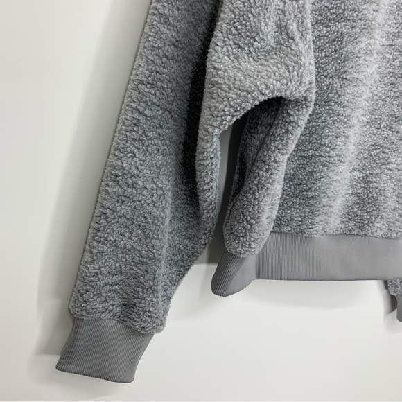 LEVI'S Gray Bucle Teddy Crew Neck Sweatshirt With Contrast Hem Size Small - Picture 8 of 16